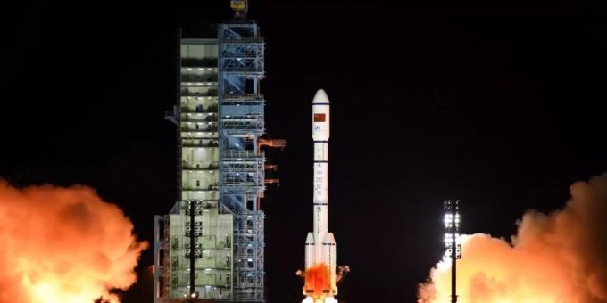 Die Rakete mit dem Raumlabor «Tiangong 2» bei ihrem Start im September 2016. Foto: Bai Tang/epa Raumstation