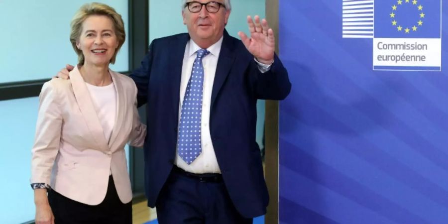 Von der Leyen und bisheriger Kommissionschef Juncker