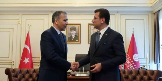 Istanbul - Istanbuls neuer Bürgermeister Imamoglu vereidigt