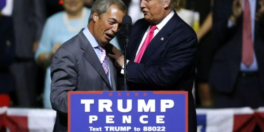 Trump (r.) und Farage im US-Wahlkampf 2016