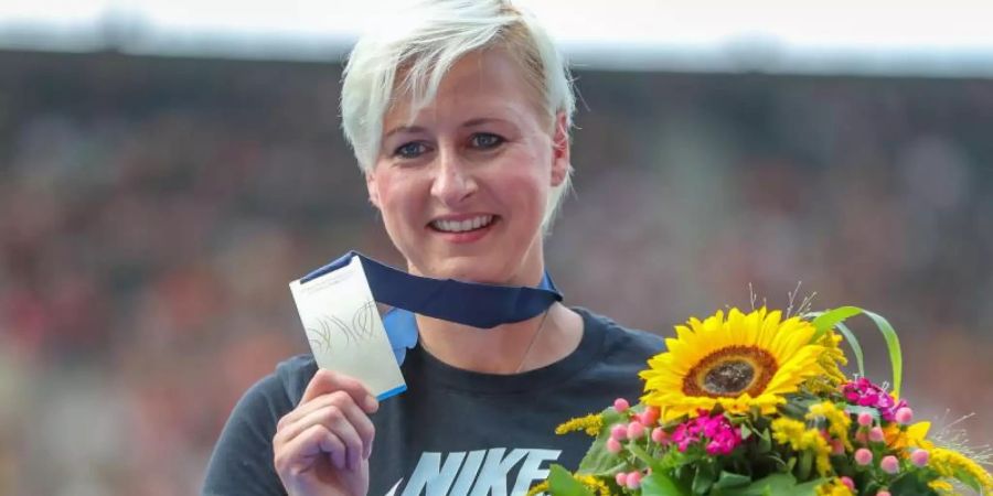 Zehn Jahre nach den Leichtathletik-WM erhält Hochspringerin Ariane Friedrich nachträglich die Silbermedaille. Foto: Jens Büttner