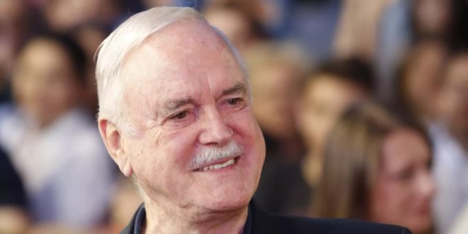 Monty-Python-Mitglied - Komiker John Cleese feiert 80. Geburtstag