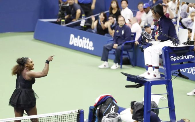 Serena Williams beschimpft den Schiedsrichter Carlos Ramos an den US Open- Serena Williams
