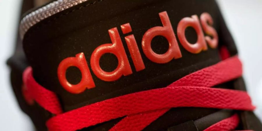 Die umfangreichen EU-Markenrechte für die drei Streifen von Adidas in unterschiedlichen Formen blieben zwar unberührt - allerdings hat das EU-Gericht einer ganz bestimmten Ausführung den markenrechtlichen Schutz entzogen. Foto: Daniel Karmann