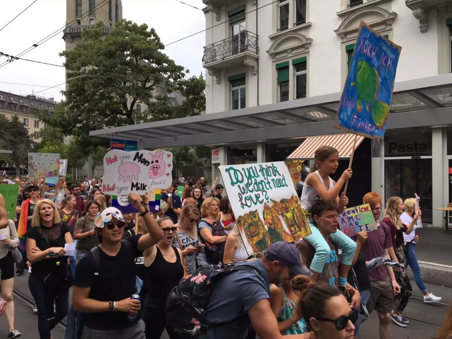 Die Aktivisten kämpfen gegen die Ausbeutung der Tiere