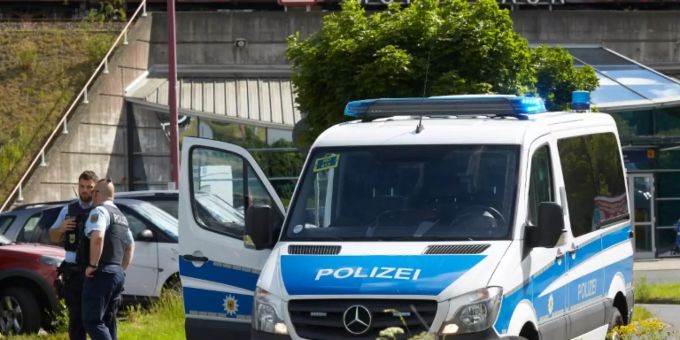 Herrenloser Koffer legt ICE-Strecke lahm Herrenloser Koffer legt ICE-Strecke lahm