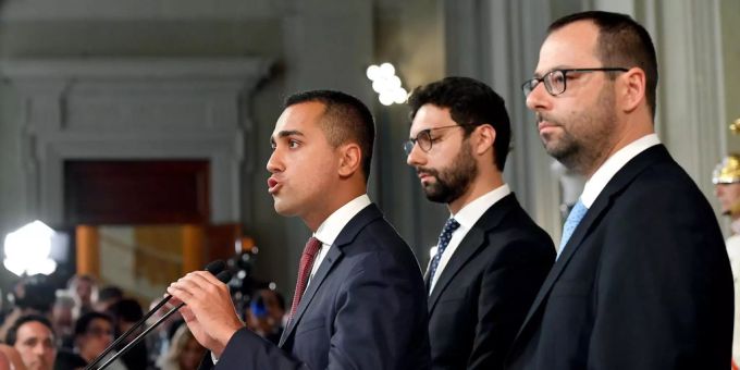 Luigi Di Maio (links), Stefano Patuanelli (rechts) und Francesco D'Uva (Mitte) von der Fünf-Sterne-Bewegung. italien