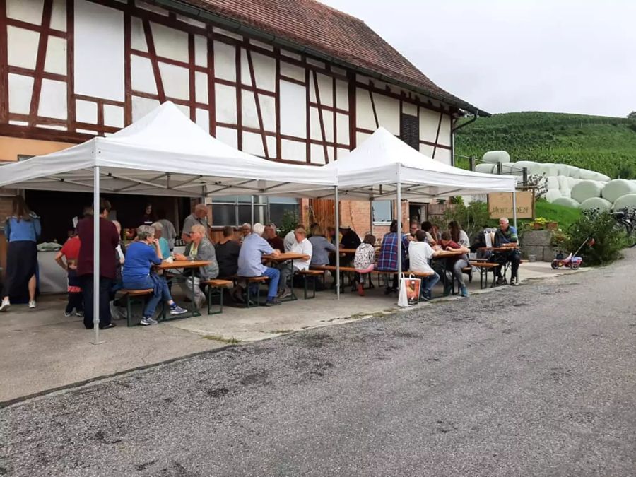 Die Eröffnung des Bio-Hofladens der Bauern Züger und Langhart.