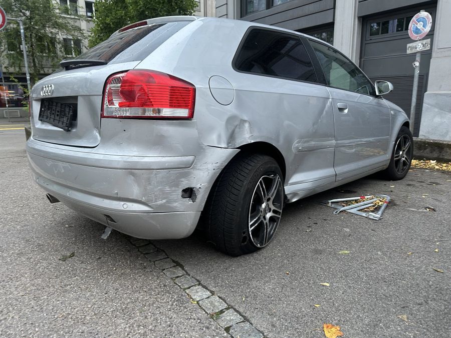 Auto entstand Sachschaden.