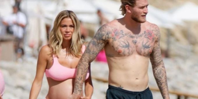 Im Urlaub - Freundin von Thomalla-Ex Loris Karius zeigt Babybauch