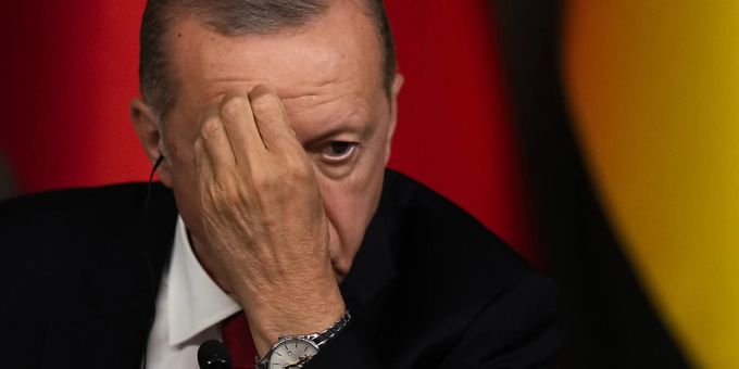 ARCHIV - Recep Tayyip Erdogan, Präsident der Türkei, bei einer Pressekonferenz in Istanbul. Foto: Francisco Seco/AP/dpa ARCHIV - Recep Tayyip Erdogan, Präsident der Türkei, bei einer Pressekonferenz in Istanbul. Foto: Francisco Seco/AP/dpa