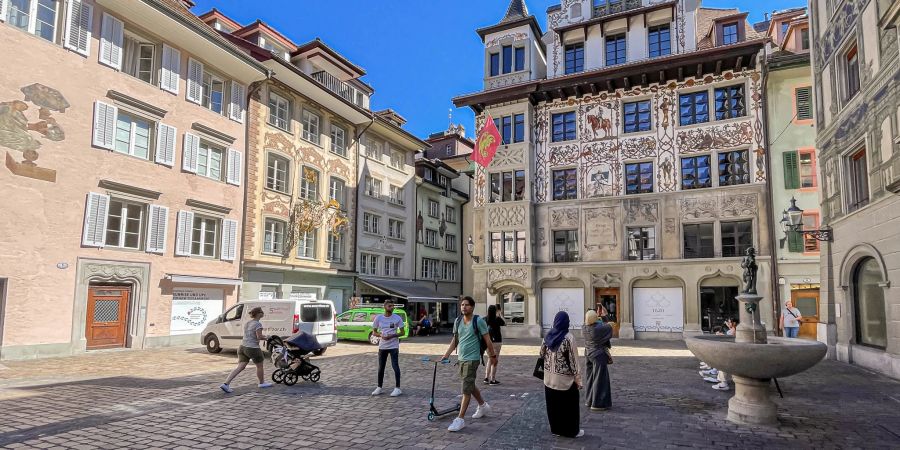 Der Hirschenplatz in der Stadt Luzern.