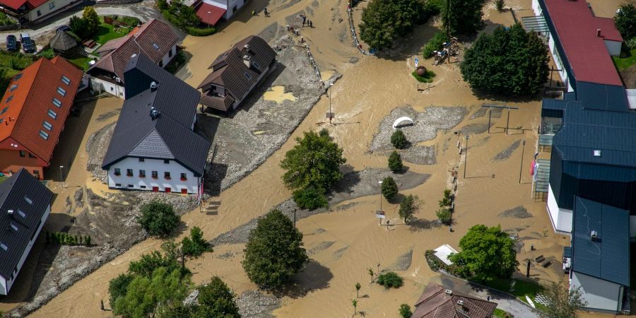 Angesichts der verheerenden Überschwemmungen und Erdrutsche der letzten drei Tage hat Slowenien die EU und die Nato um technische Hilfsgüter gebeten.