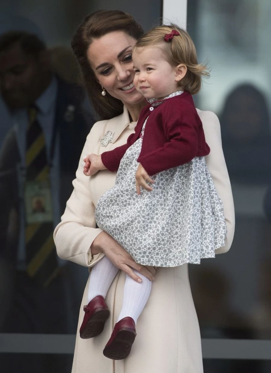 Prinzessin Charlotte trug 2016 ein ähnliches Outfit.