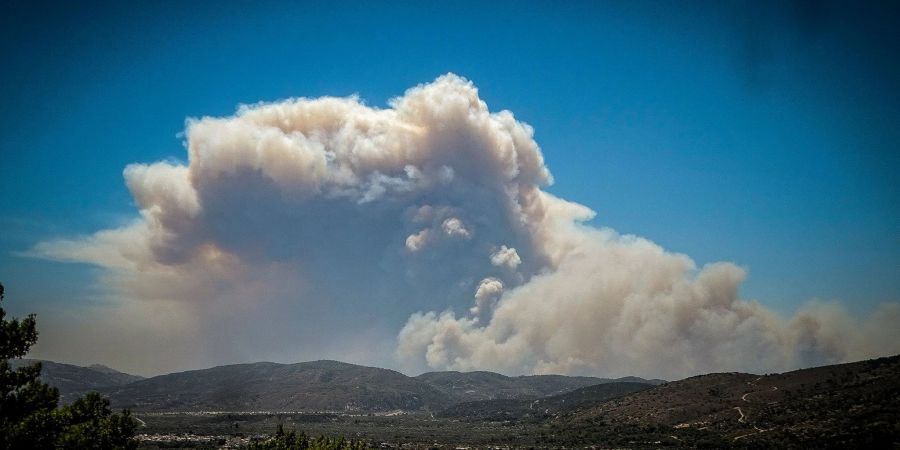 Wegen des Waldbrands auf Rhodos, aber auch weiteren grossen Bränden in Griechenland sind mittlerweile Hunderte Feuerwehrleute aus anderen Ländern zur Verstärkung angereist.