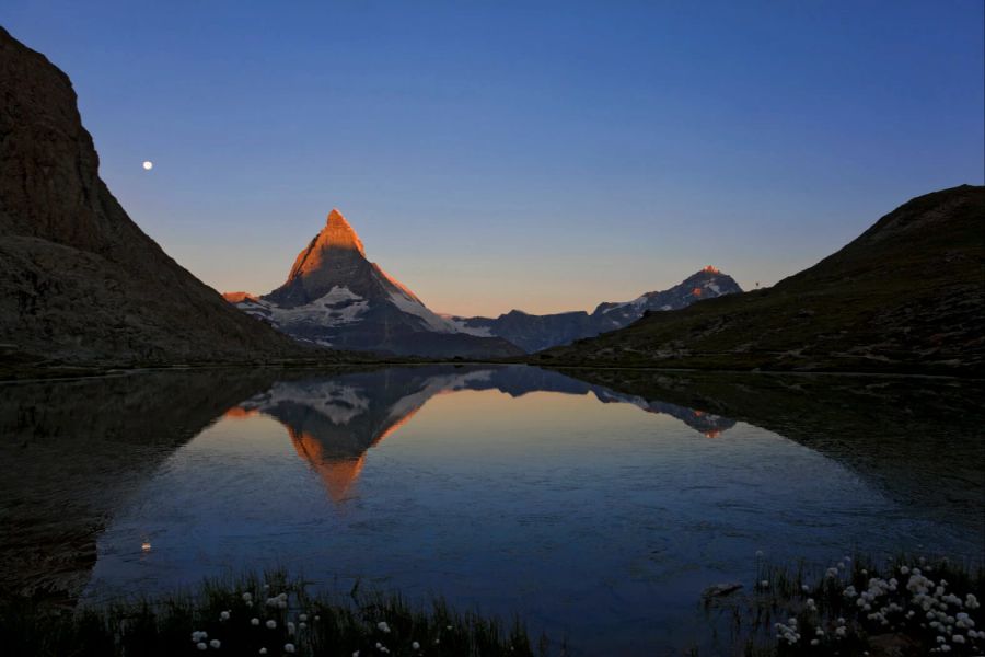 Schreibt sich direkt in dein Langzeitgedächtnis ein: die Sonnenaufgangsfahrt zum Riffelsee.