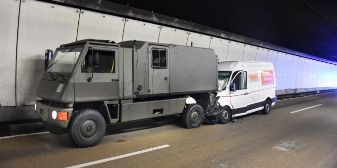 Emmetten NW: Verkehrsunfall im Seelisbergtunnel führt zu Stau. Emmetten NW Unfall