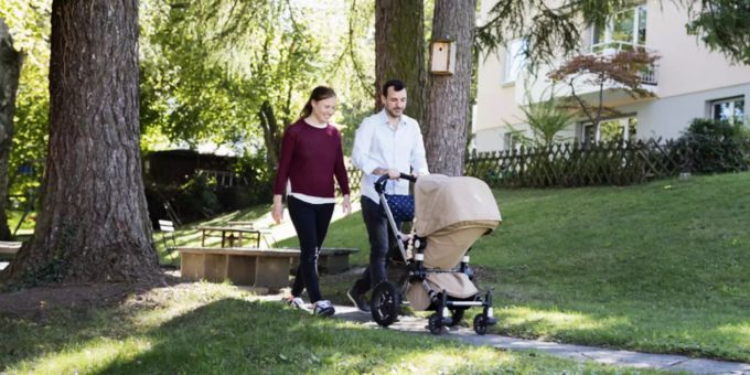 Verheiratete Familien müssen sich aufgrund von Steuernachteilen heute zweimal überlegen, ob sie beide arbeiten sollen. familie sp