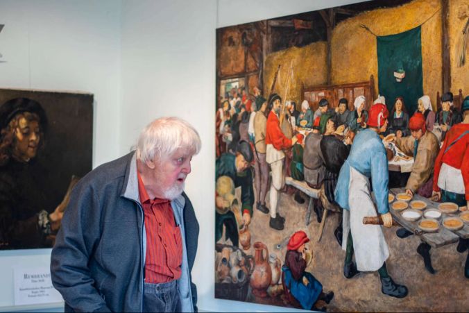 Kurt Hediger vor seiner Kopie von Pieter Bruegel "Das Hochzeitsessen 1568" von 1964