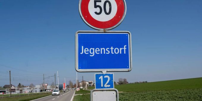 Ortsschild von Jegenstorf. - Jegenstorf