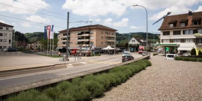 Kantonsstrasse und Bahnsicherung Unterkulm