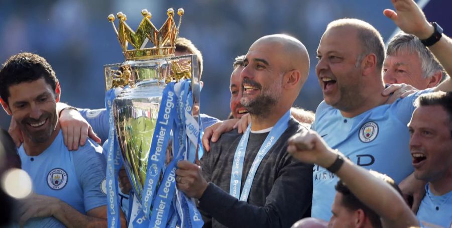 Pep Guardiola gewinnt mit Manchester City 2017/18 und 2018/19 die Premier League.