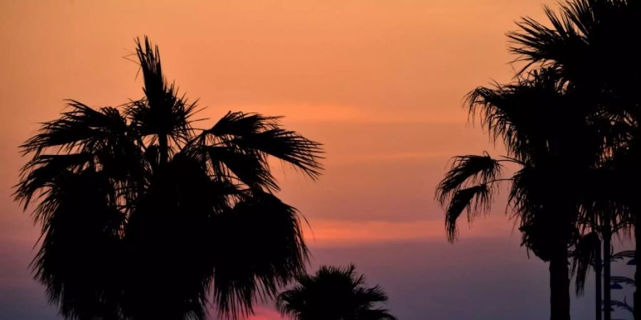 Ein Sonnenuntergang in Dubai Ende März