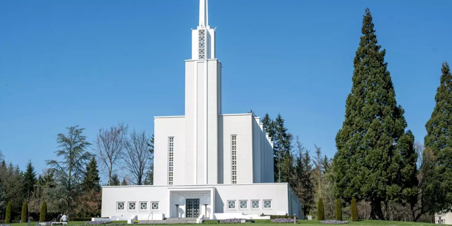 In Zollikofen steht der erste in Europa errichtete Tempel der Kirche Jesu Christi der Heiligen der Letzten Tage (Mormonen).