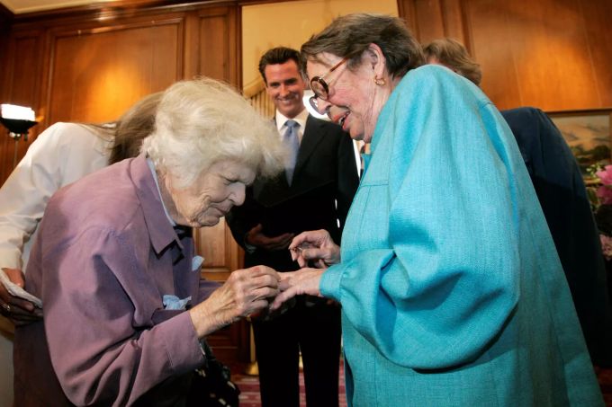 Phyllis Lyon (r.) und ihre Lebenspartnerin Del Martin (l.) heirateten 2004. phyllis lyon