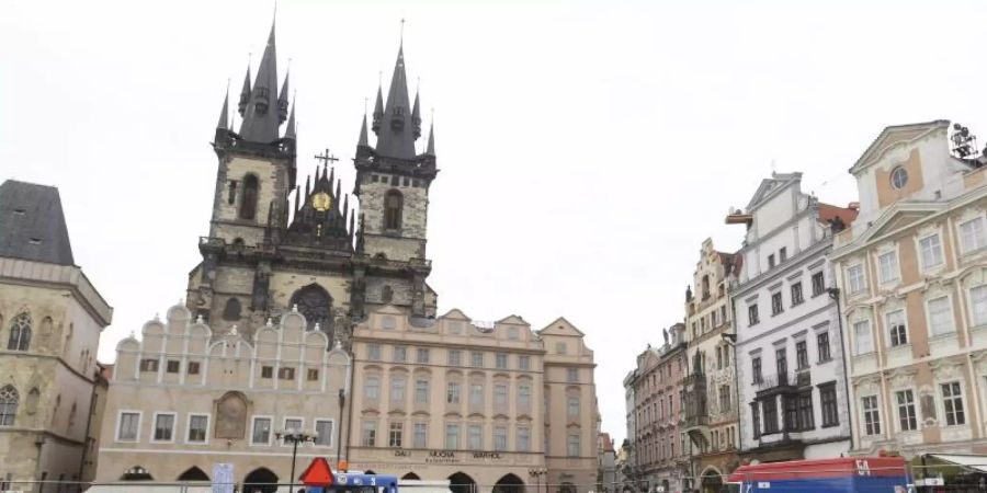 Auf dem Altstädter Ring in Prag soll eine Mariensäule aus dem 17. Jahrhundert wieder errichtet werden. Foto: Ondøej Deml/CTK/dpa