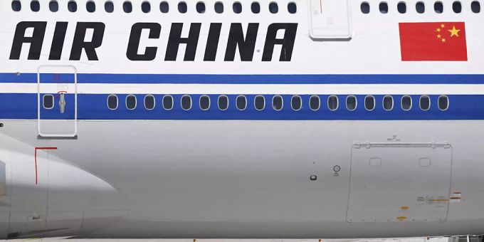 Wer mit Air China von Peking nach Genf fliegt, wird im Flugzeug über das neue Coronavirus informiert und muss bei der Ankunft Kontaktdaten abgeben. (Themenbild) Corona