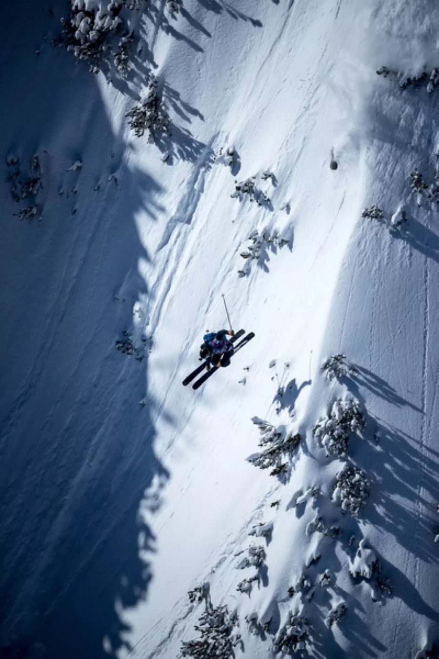 Siegt bei der Freeride World Tour bei den Männern auf den Ski: Isaac Freeland