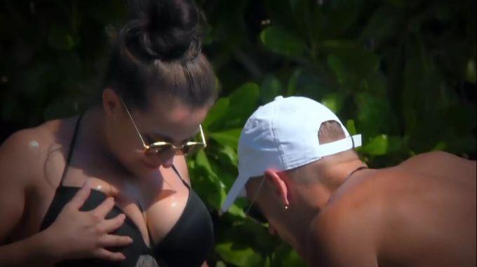 Calvin ölt Roxy bei «Temptation Island» ein. «Temptation Island»