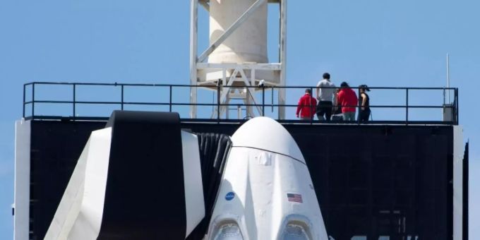 Falcon-9-Rakete mit «Crew Dragon»-Kapsel Falcon-9-Rakete mit «Crew Dragon»-Kapsel