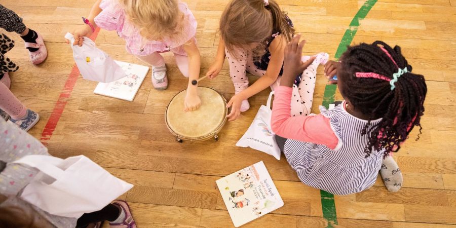 Kinder in Deutschland entwickeln häufiger sprachliche Defizite. (Archivbild)
