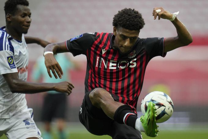Jean-Clair Todibo ist stinksauer nach seiner Roten Karte. Lucien Favre Todibo