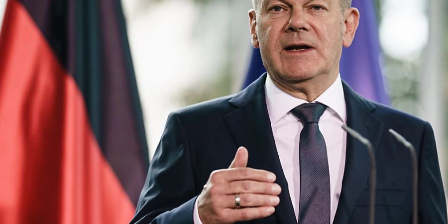 Der deutsche Bundeskanzler Olaf Scholz verteidigt das milliardenschwere Hilfspaket zugunsten der Bevölkerung. (Archivbild)