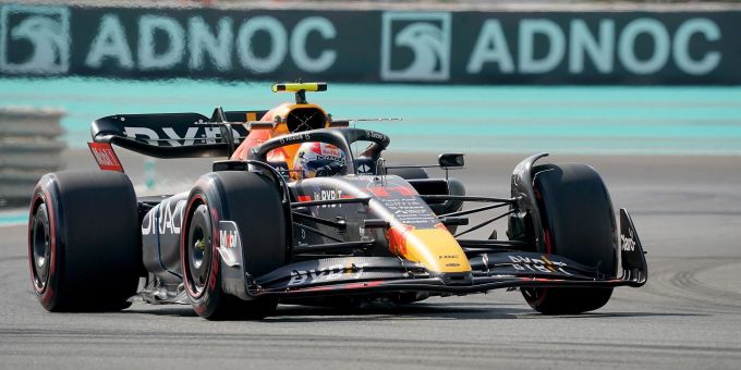 Im Training top: Red-Bull-Pilot Sergio Perez. red bull racing