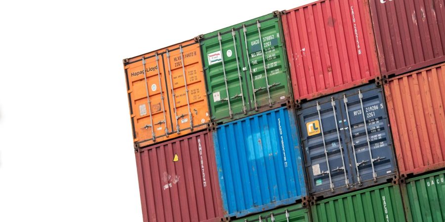 Container im Hamburger Hafen: Die OECD erwartet für 2023 ein langsameres Wirtschaftswachstumstehen.