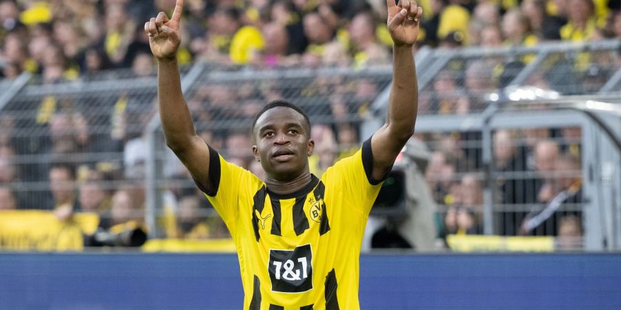 youssoufa moukoko borussia dortmund