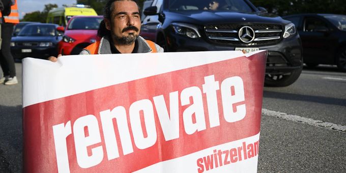 Die Blockade auf der Mont-Blanc-Brücke ist laut Renovate Switzerland die achte in diesem Monat im Land. (Archivbild) Die Blockade auf der Mont-Blanc-Brücke ist laut Renovate Switzerland die achte in diesem Monat im Land. (Archivbild)