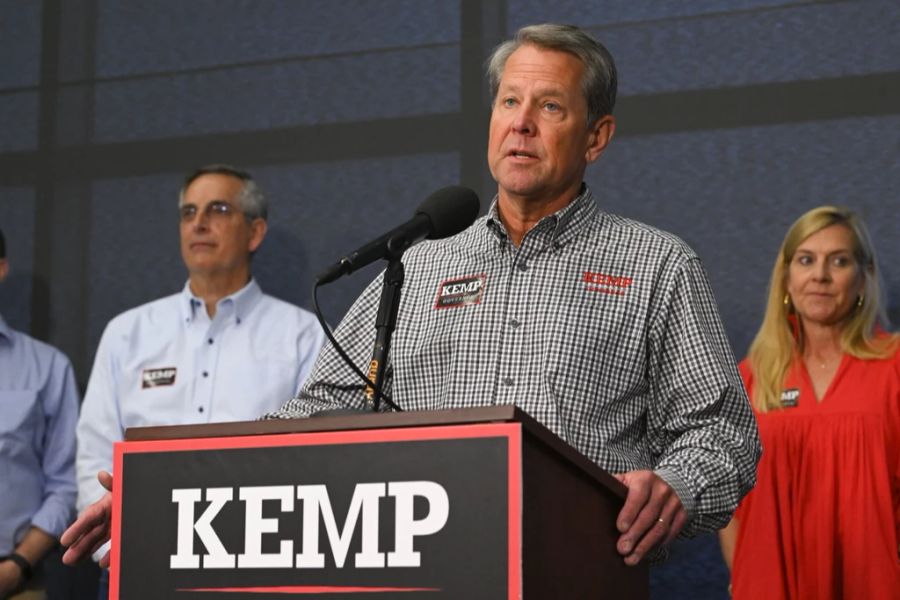 Der Republikaner Brian Kemp hat sich 2020 geweigert, Trumps Lüge von der gestohlenen Wahl zu unterstützen.