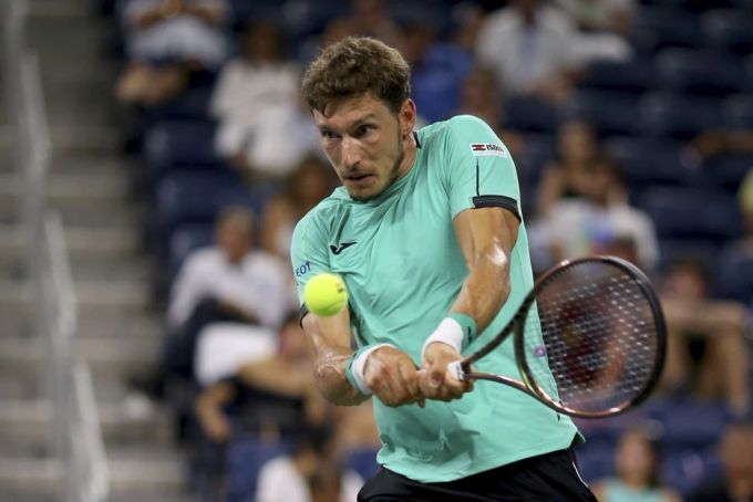 Pablo Carreño Busta besiegt Dominic Stricker in Basel in drei engen Sätzen. Pablo Carreño Busta