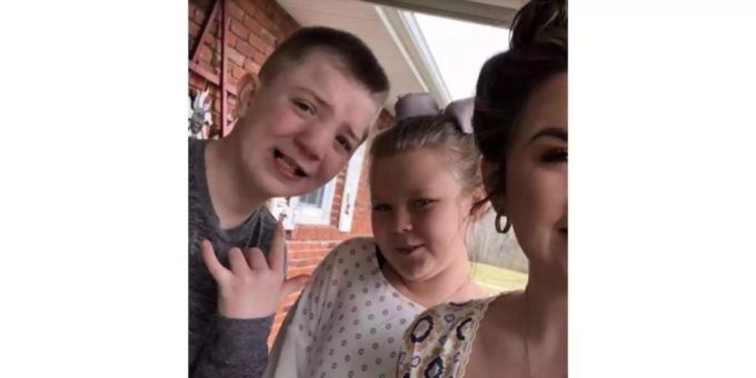 Keaton Jones, seine Mutter und sein Video sorgen weltweit für Aufsehen. Keaton Jones, seine Mutter und sein Video sorgen weltweit für Aufsehen.