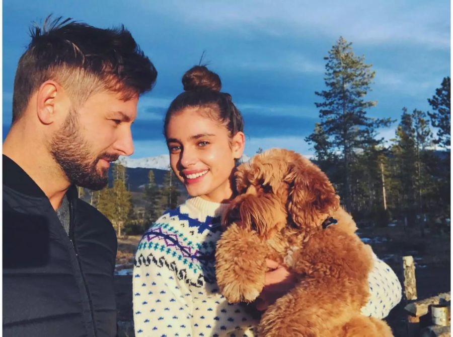 Taylor Hill mags lieber kühl: Sie kuschelt mit ihrem Hund in Colorado (USA).