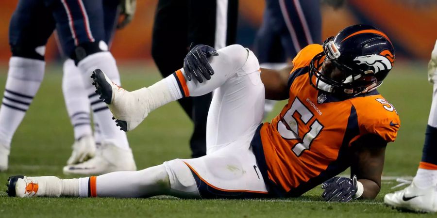 Schon wieder über 40 Punkte zugelassen: Die Denver Broncos verabschieden sich nach der Niederlage gegen die Pats aus dem Playoffrennen. Das Spiel wurde eigentlich schon zu Beginn verloren: Punt vergeben, Kick-Return TD kassiert, Punt geblockt.