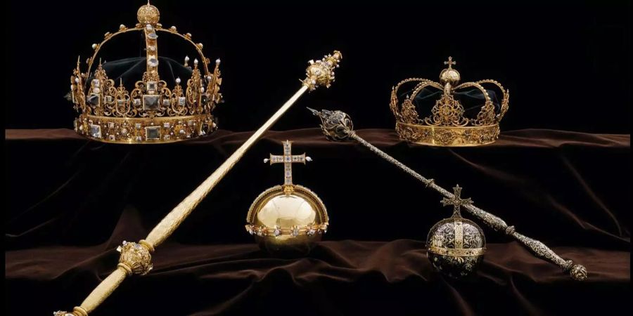 Kronjuwelen von König Karl IX und Königin Kristina von Schweden, die aus der Kathedrale in Strängnäs bei Stockholm gestohlen worden sind.