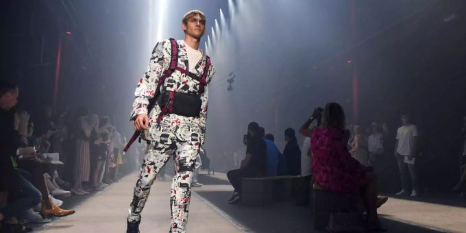 Nach Jahren der Abwesenheit meldete sich «Hugo Boss» bei der Berliner Fashion Week wieder zurück. Nach Jahren der Abwesenheit meldete sich «Hugo Boss» bei der Berliner Fashion Week wieder zurück.