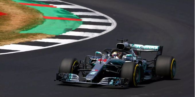 Lewis Hamilton beim Qualifying in Silverstone. Lewis Hamilton beim Qualifying in Silverstone.