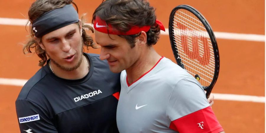 Lukas Lacko muss Roger Federer 2014 nach seiner Niederlage in Roland Garros gratulieren.